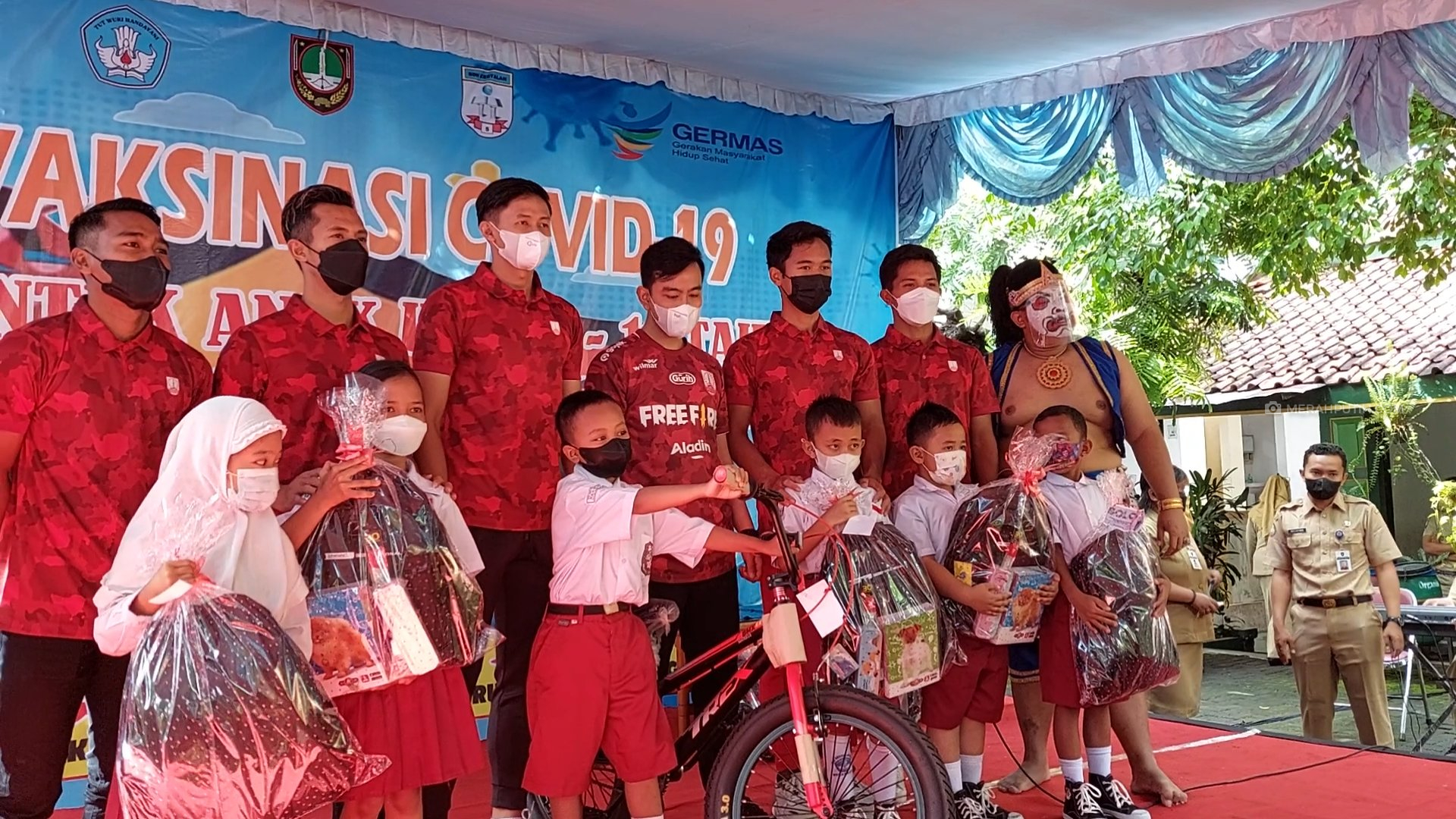 Gibran Libatkan Pemain Persis Solo untuk Percepat Vaksinasi Anak