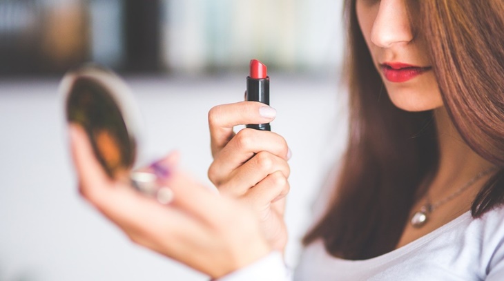 Ingin Terlihat 'Stylish'? Intip Warna Lipstik Favorit para Pencinta 'Fashion'