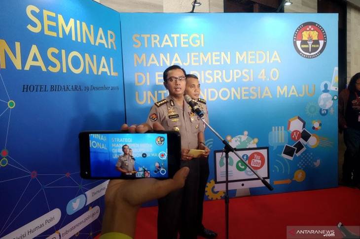 Kepala Bagian Penerangan Umum Polri Kombes Pol Asep Adi Saputra (kiri). (ANTARA/ Anita Permata Dewi)
