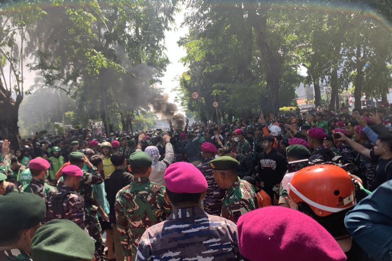 Bentrokan Pecah Lagi di Mako Brimob Kwitang, Pasukan Marinir Diterjunkan Lobi Massa Pengepung