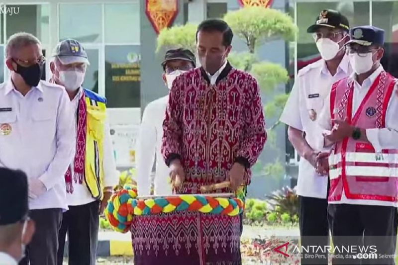 Diresmikan Jokowi, Bandara Tebelian Bisa Layani 75 Ribu Penumpang