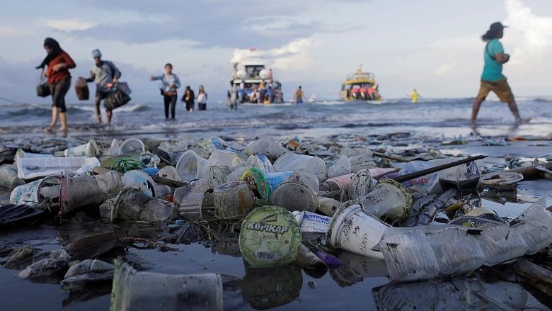 Kurangi Penggunaan Plastik Sekali Pakai, Bahkan saat Pergi Melancong