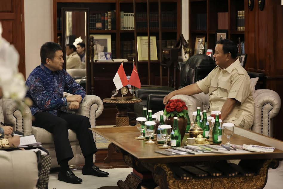 Prabowo Ajak Dubes Tiongkok Foto Bareng 'Bobby' Si Kucing Kertanegara