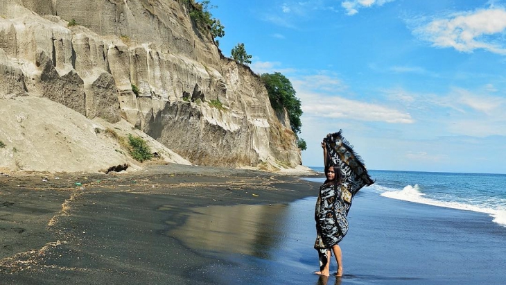 Pantai Tebing, Saksi Bisu Ganasnya Letusan Gunung Samalas