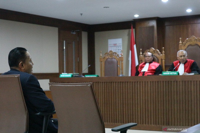 Anggota DPR Komisi VI 2014-2019 dari fraksi PDI-Perjuangan I Nyoman Dhamantra didakwa menerima uang suap Rp2 miliar dan janji Rp1,5 miliar di pengadilan Tindak Pidana Korupsi (Tipikor) Jakarta, Selasa (31/12). (ANTARA/Desca Lidya Natalia)