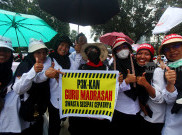 Aksi Demo Guru Madrasah Tuntut Diangkat Jadi PPPK atau ASN di Monas Jakarta