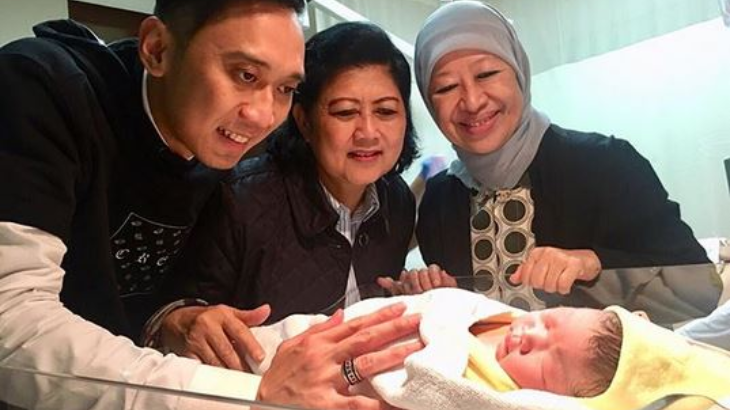 Rekaman Momen Kebahagiaan Ani Yudhoyono Sambut Cucu Baru