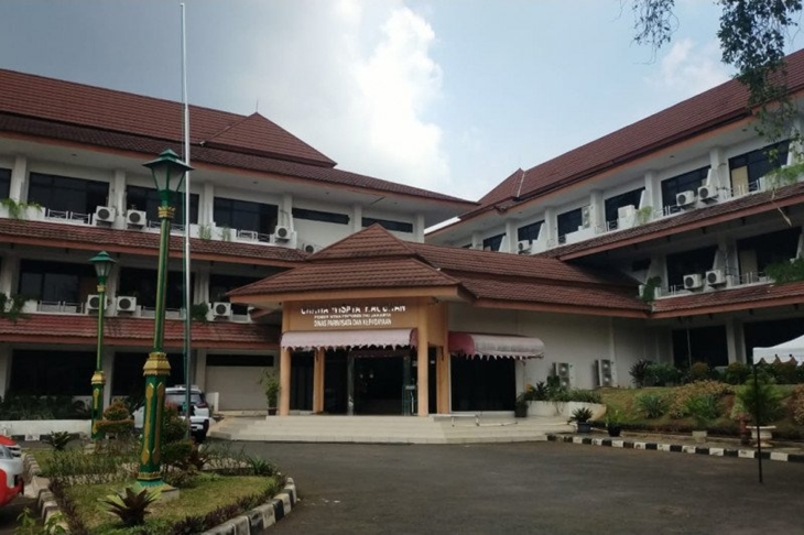 Pintu utama masuk Graha Wisata Ragunan di Jakarra Selatan yang telah ditunjuk sebagai salah satu tempat isolasi mandiri pasien COVID-19, Jumat (2/10/2020). (ANTARA/HO-Graha Wisata Ragunan)