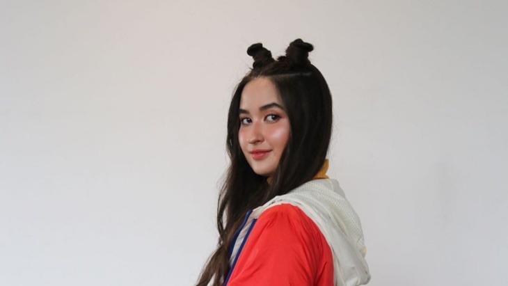 Menyusul Kesuksesan 'I Love You 3000', Stephanie Poetri Kembali dengan Single 'Straight To You' 