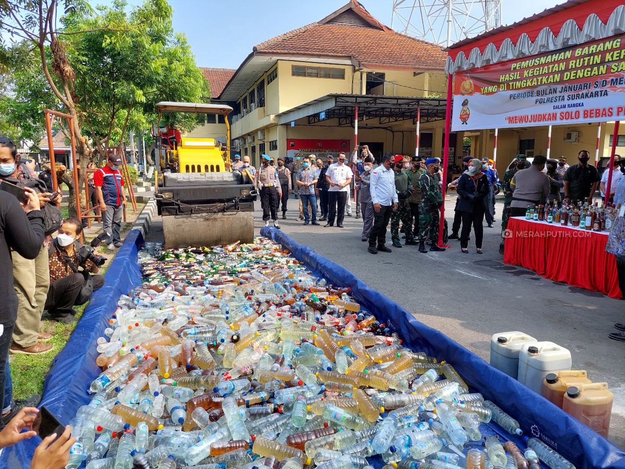 Polresta Surakarta Musnahkan Ribuan Liter Miras