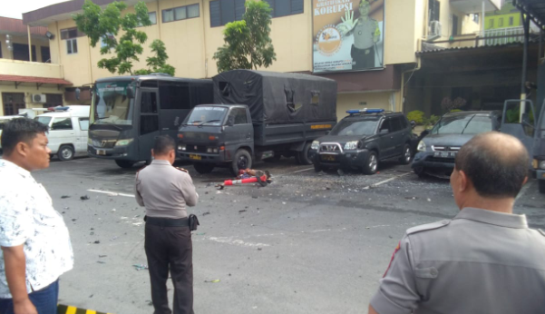 Bom bunuh diri di Mapolresta Medan, Sumut