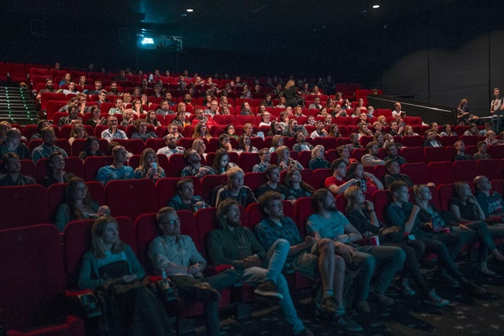 Tips Mengajak Anak Nonton ke Bioskop