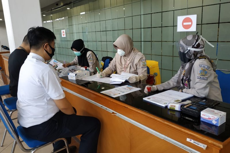 Posko pemeriksaan calon penumpang di Bandara Internasional Juanda Surabaya (Antarajatim/AP 1 Juanda/IS)