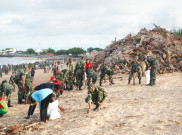 Diperintah Presiden Prabowo Saat Rakornas, TNI Langsung Bersihkan Sampah di Bali