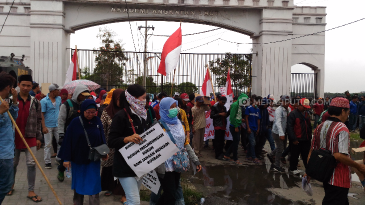 Tak Bisa Bekerja, Ratusan Buruh Demo TNI AL