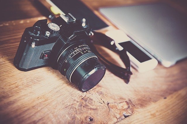 Kamera DSLR dapat menjadi alat untuk belajar pemula (Foto: Pixabay/markusspiske)