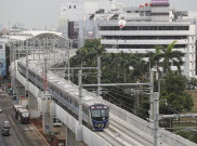 Petugas MRT Sigap Halangi Warga di Pintu Masuk Stasiun, Sudah Daftar Belum?