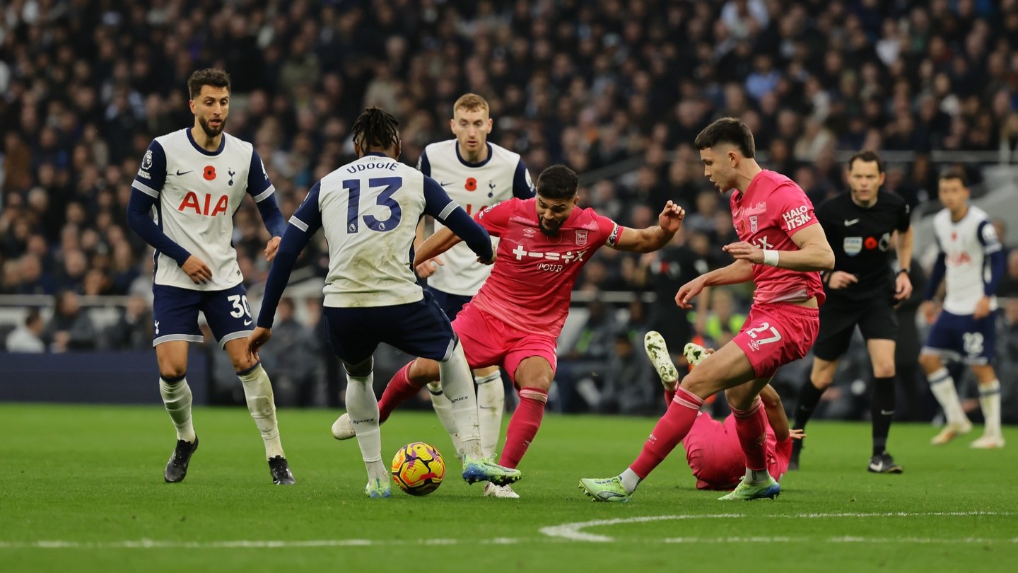Ipswich Town Taklukkan Tottenham, Akhiri Puasa Kemenangan 22 Tahun