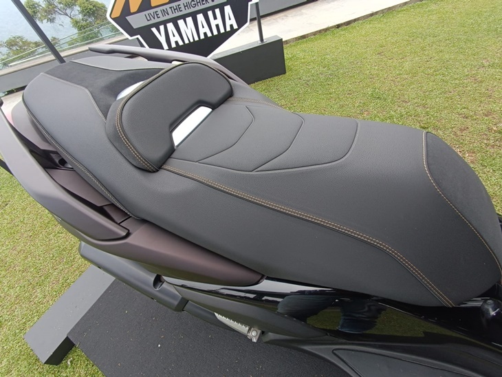 Yamaha Perkenalkan XMAX 250 Tech Max