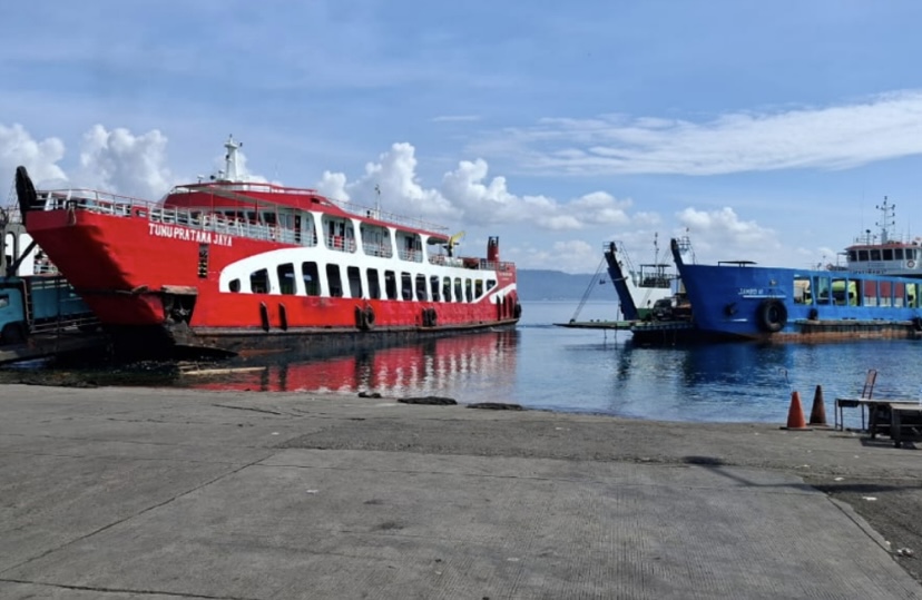 TNI 'Stand By' di Sepanjang Garis Pantai, Bersiap Evakuasi Korban Hanyut KMP Tunu Pratama Jaya yang Terdampar
