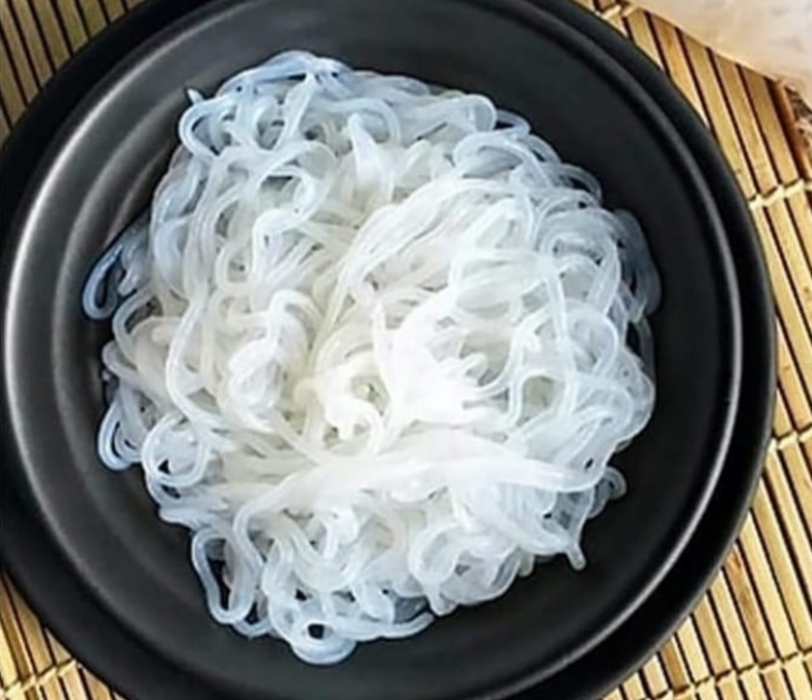 Mi shirataki memiliki serat makanan alami yang dapat menyerap air dalam jumlah besar. (Foto: instagram/@freeandlushnatural)