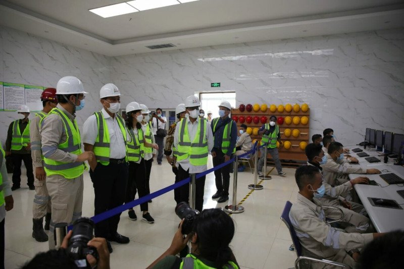 Luhut Minta Investor Kawasan Industri Strategis Bangun Politeknik