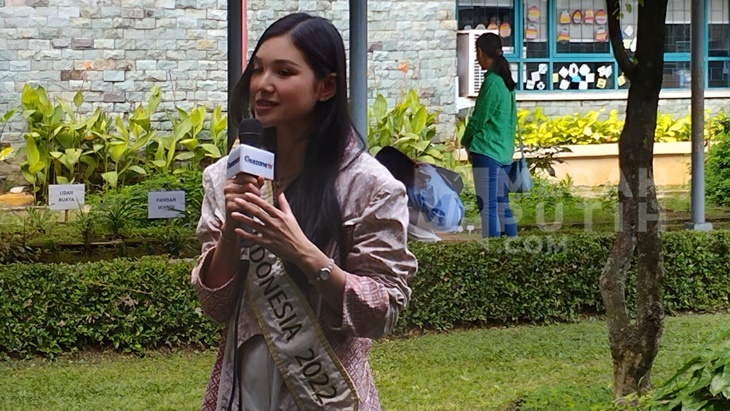 Audrey Vanessa Tanam Bibit Pohon untuk Rayakan Hari Lingkungan Hidup