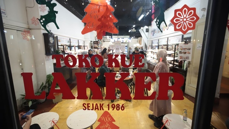 Jajan Pasar Tradisional di Toko Lakker Bandung