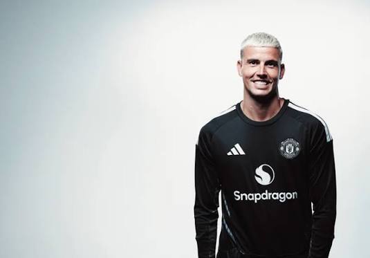 Resmi! Manchester United Datangkan Kiper Leeds United, Jadi Pelapis Senne Lammens