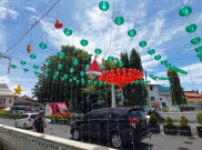 Gibran Pamer Lampion dan Pohon Natal di Depan Balai Kota: Yang Protes, Temui Saya