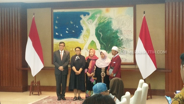 Siti Aisyah di Jakarta bersama menteri