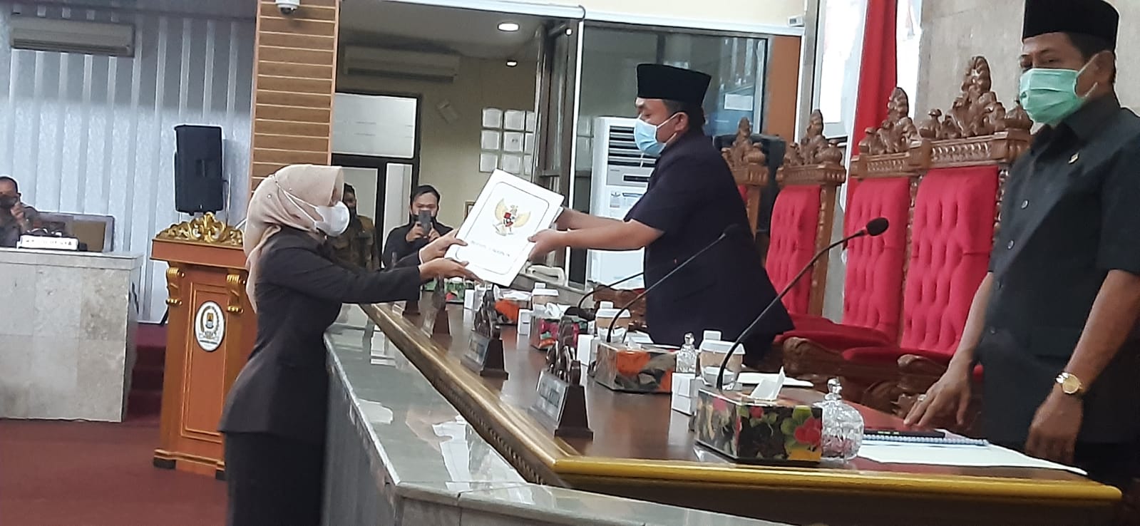 Rapat Paripurna Pemkab dan DPRD Kabupaten Cirebon. (Mauritz)