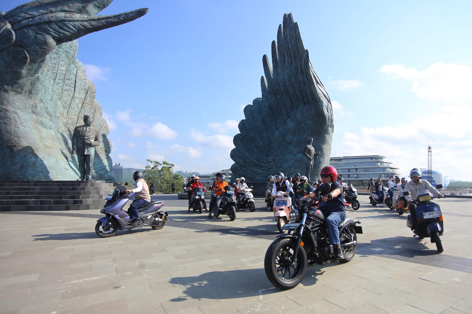 Kepala OIKN Basuki Hadimuljono Bersama M4CR Motoran Keliling IKN, Dorong Kampanye Emisi Rendah