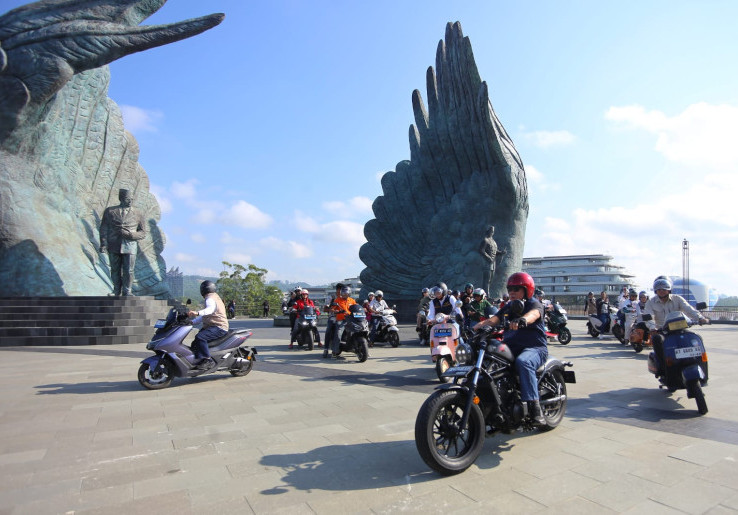 Kepala OIKN Basuki Hadimuljono Bersama M4CR Motoran Keliling IKN, Dorong Kampanye Emisi Rendah