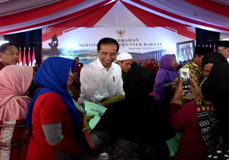 Puji Putusan MK, Pengamat Tegaskan Jokowi Lagi Tidur Tetap Presiden