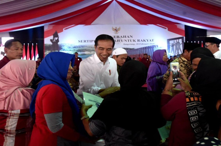  Pamer Program Kartu, Pengamat: Jokowi Mendidik Masyarakat dengan Hal-Hal Instan
