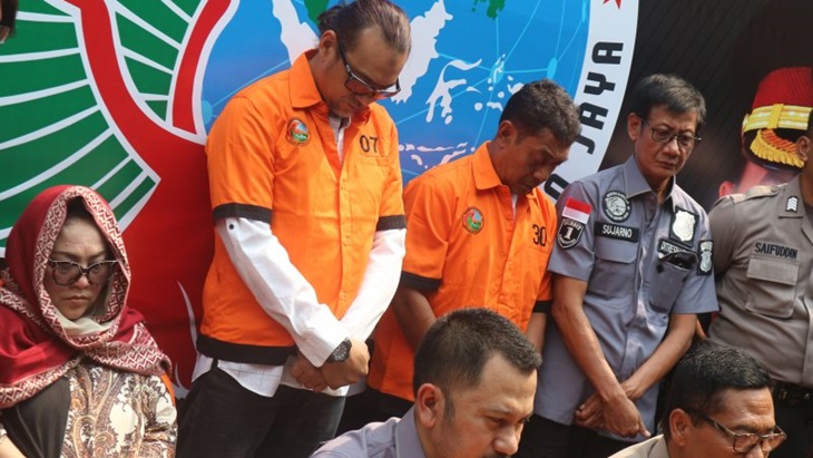 Komedian Tri Retno Praduyati (kiri) alias Nunung Srimulat yang tersangkut kasus narkoba. (Antara/Ricky Prayoga)