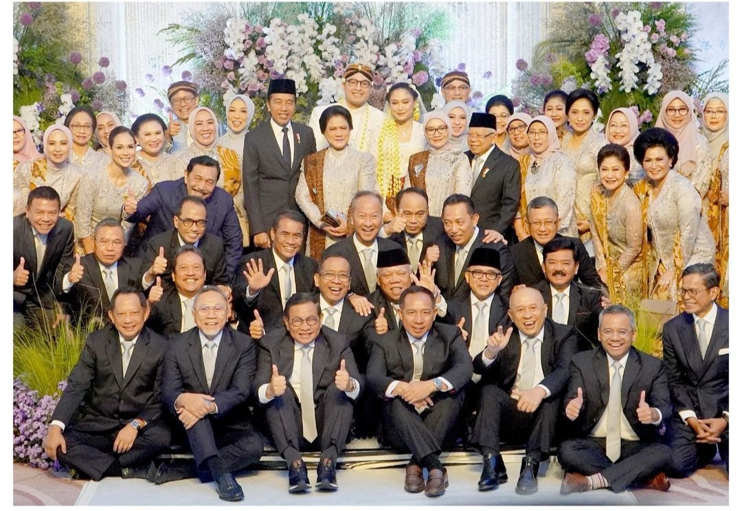 Foto Santai Kabinet Indonesia Maju saat Hadiri Pernikahan Putri Menkes Budi Sadikin