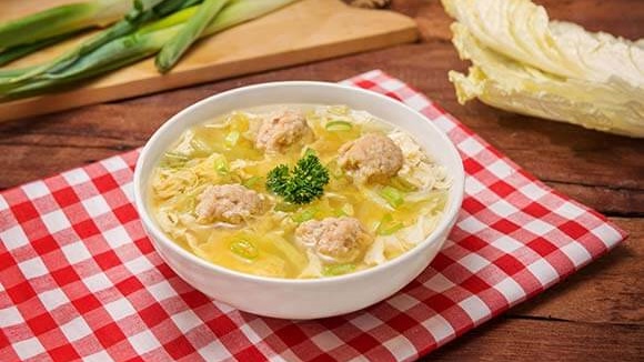 Resep Sup Bola Ayam Sayuran, Hangatkan Pagi Anda dan Keluarga