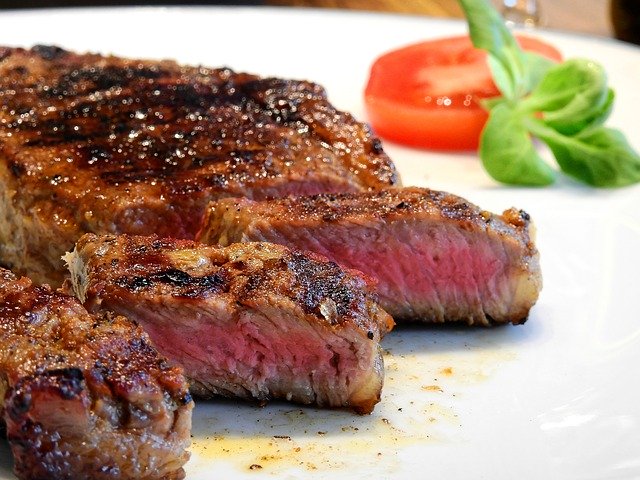 Steak medium tak boleh dikonsumsi ibu hamil (Foto: Pixabay/Bru-nO)