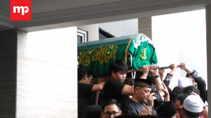 Jenazah Julia Perez Dimakamkan di TPU Pondok Ranggon