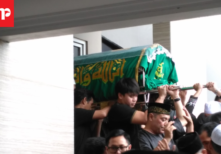 Jenazah Julia Perez Dimakamkan di TPU Pondok Ranggon