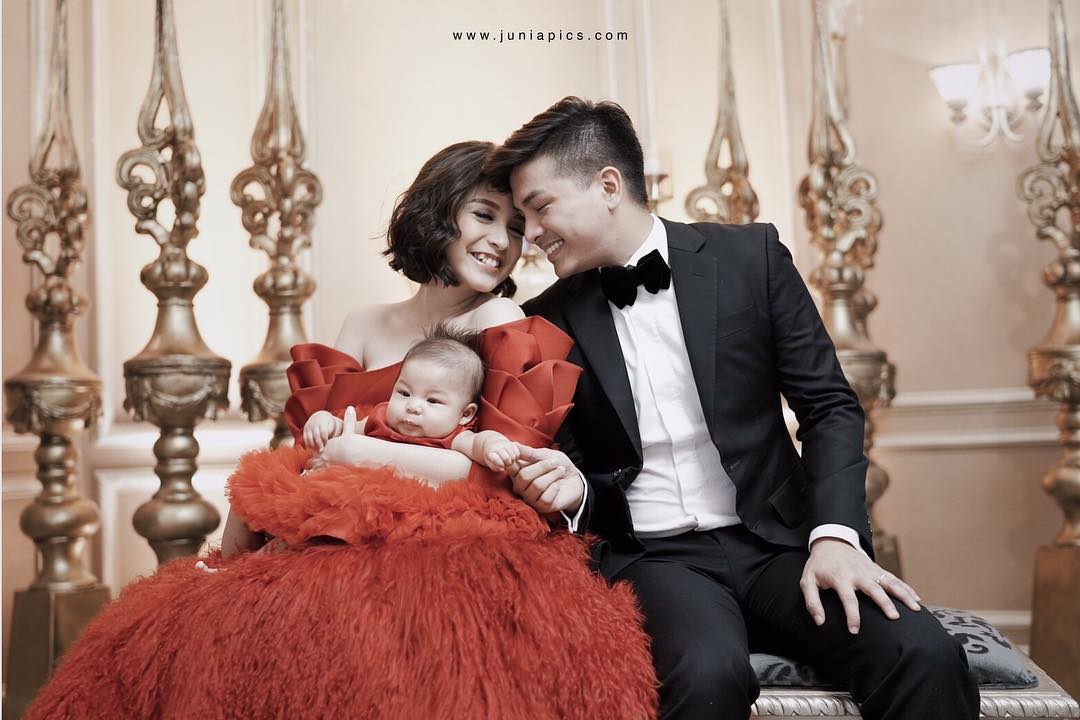 4 Pasangan Selebritis yang Merayakan Natal Bersama Buah Hati.