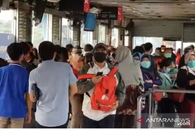 PSBB Berlaku di Jakarta, Warga Senang Enggak Desak-Desakan Lagi