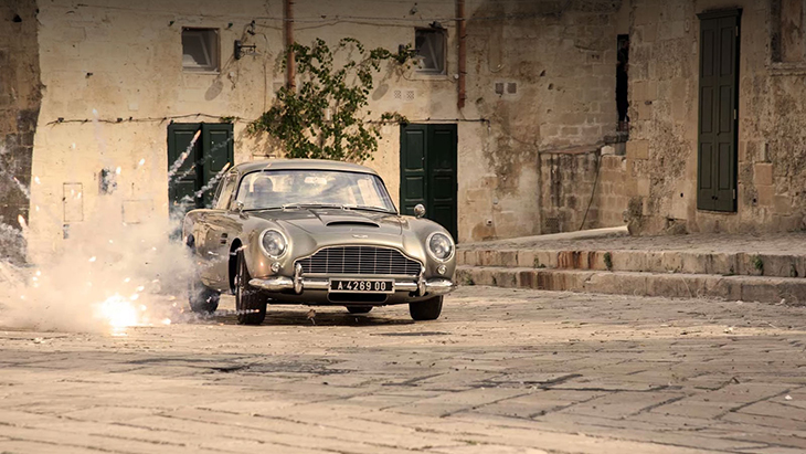 Jelang Bond Day, Aston Martin DB5 Dilelang