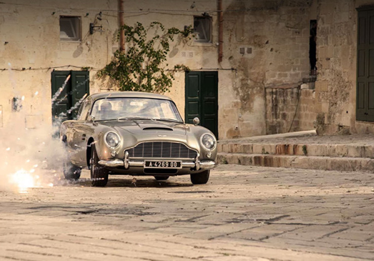 Jelang Bond Day, Aston Martin DB5 Dilelang