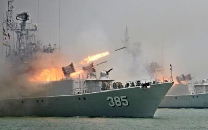 Kapal TNI AL Teuku Umar-385 cegat kapal Vietnam
