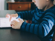 Cara Bijak Hindari Anak Kecanduan Gadget di Fase Kenormalan Baru