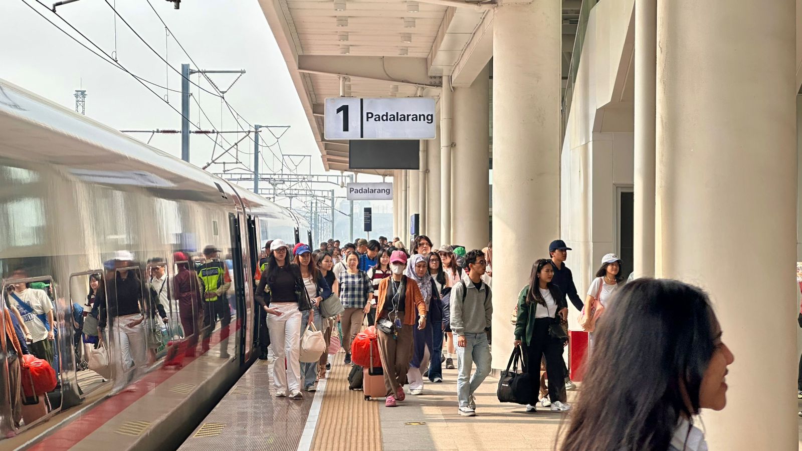 Long Weekend Waisak, Kereta Whoosh Sudah Layani 22 Ribu Penumpang