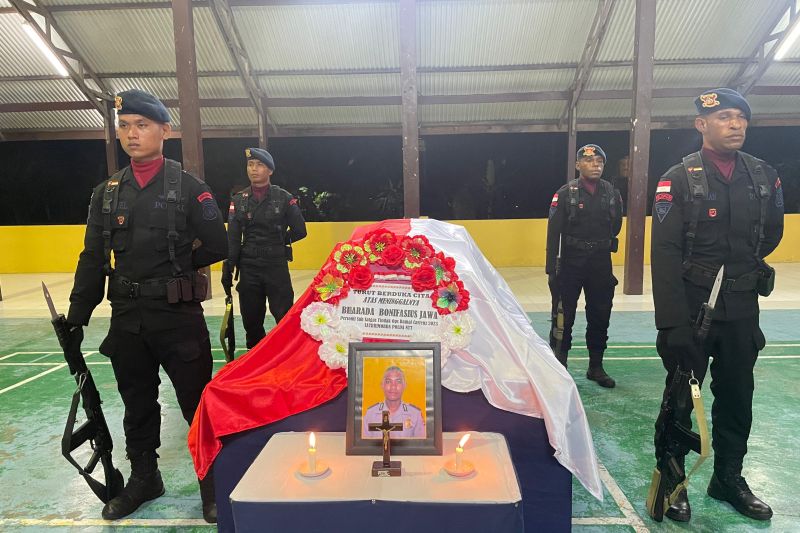 Jenazah Anggota Brimob Korban Serangan KKB Dibawa ke Kupang
